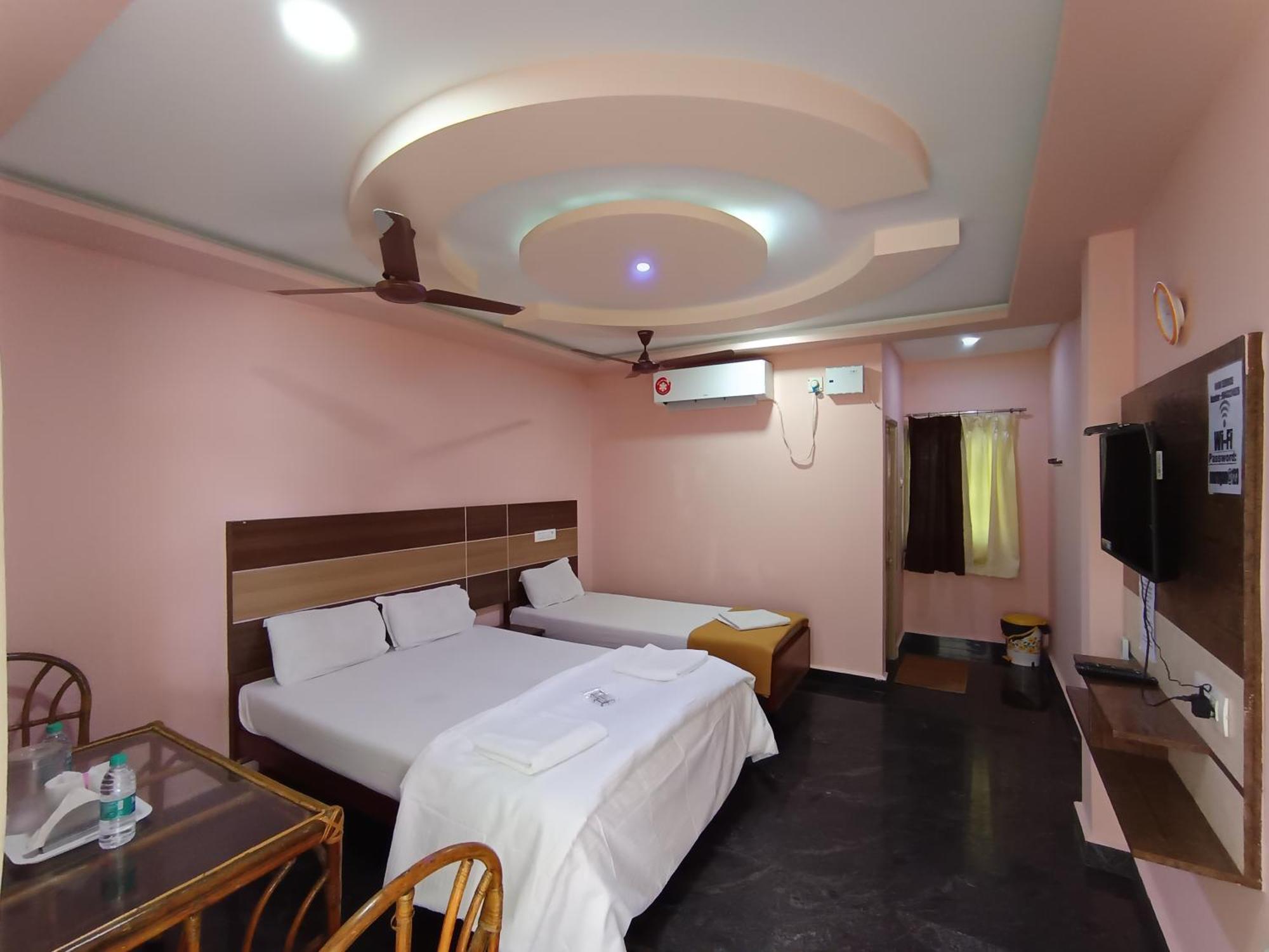 Sri Murugan Beach Paradise Hotel مهاباليبورام المظهر الخارجي الصورة