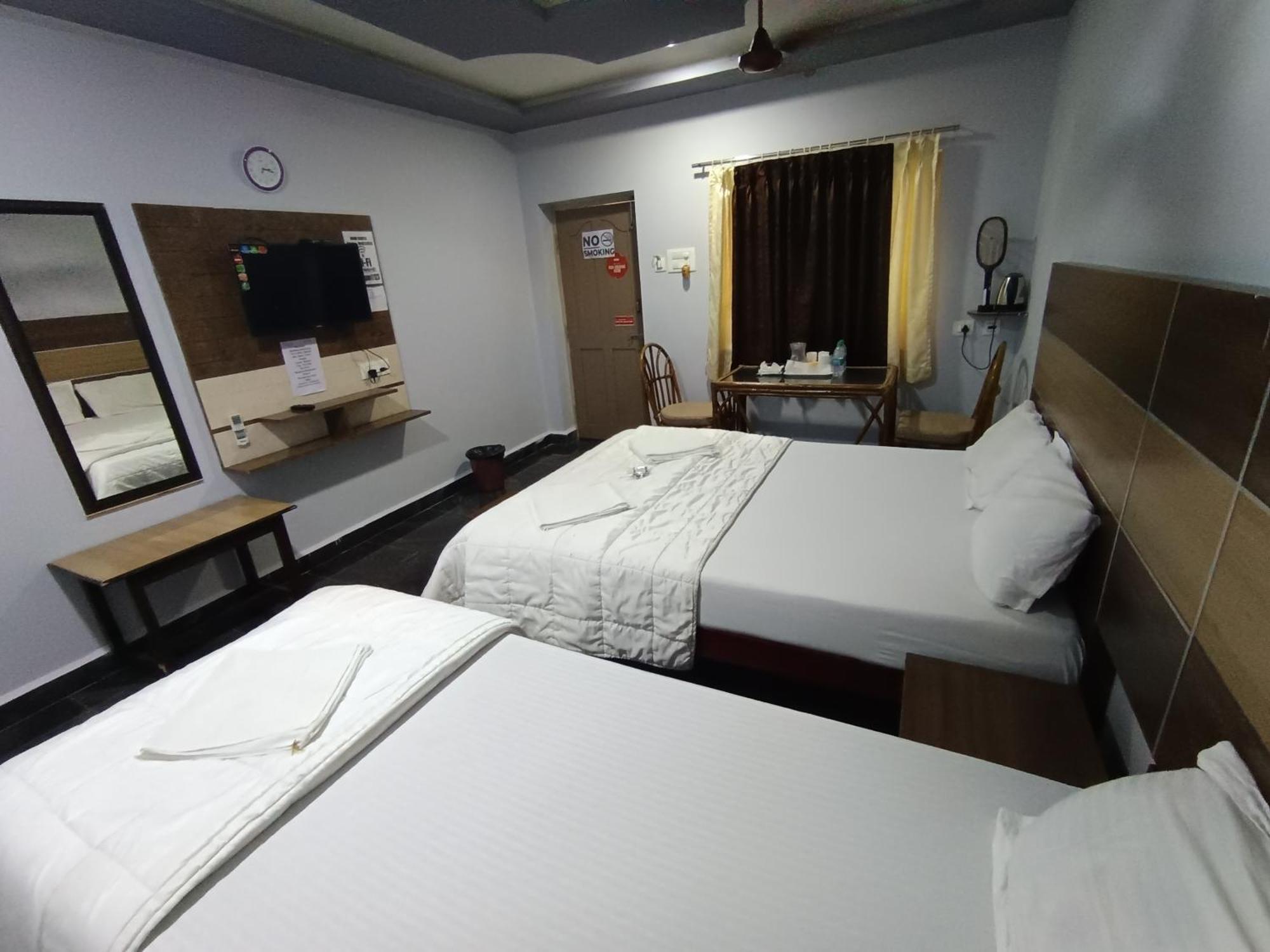 Sri Murugan Beach Paradise Hotel مهاباليبورام المظهر الخارجي الصورة
