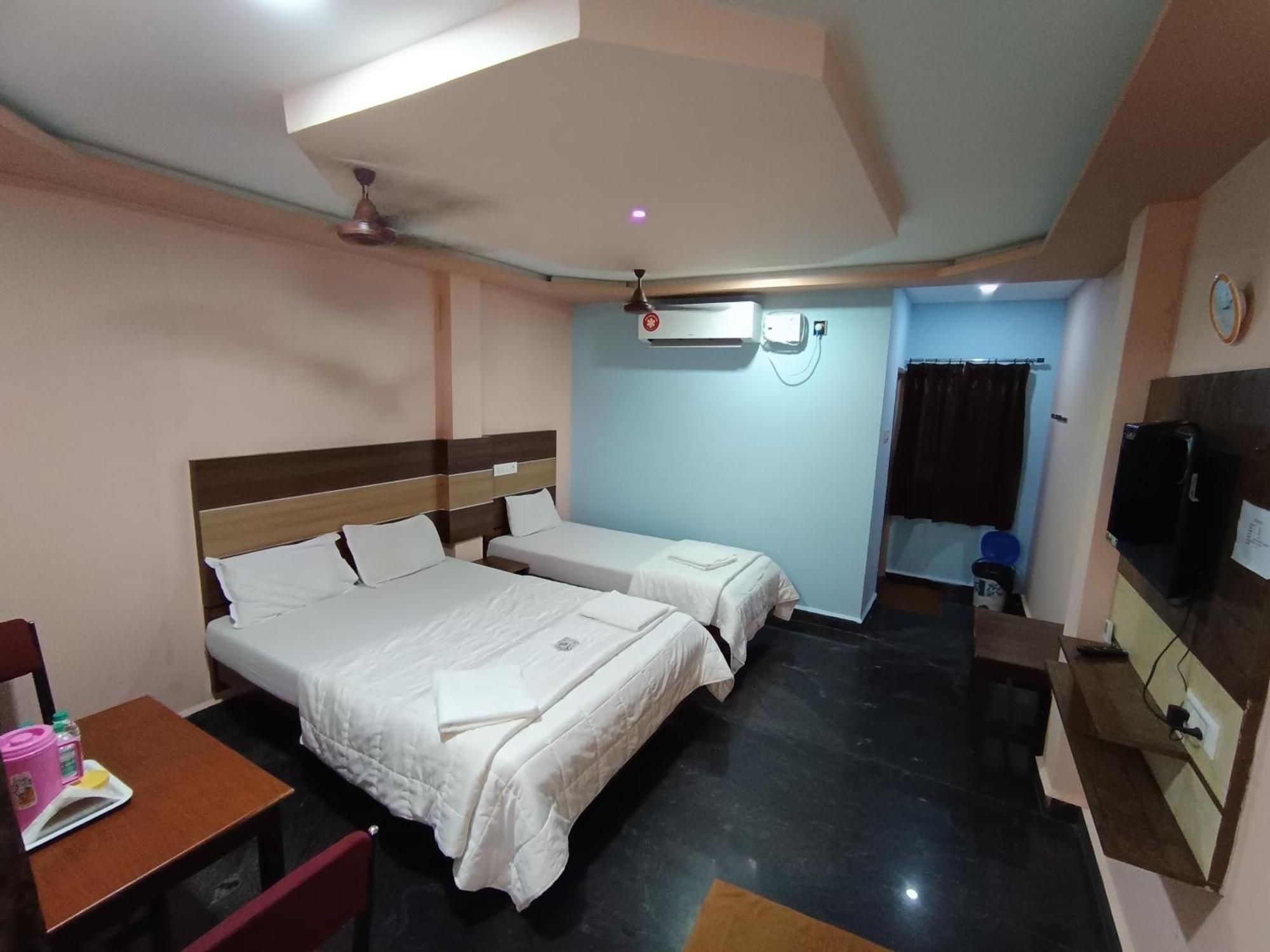 Sri Murugan Beach Paradise Hotel مهاباليبورام المظهر الخارجي الصورة