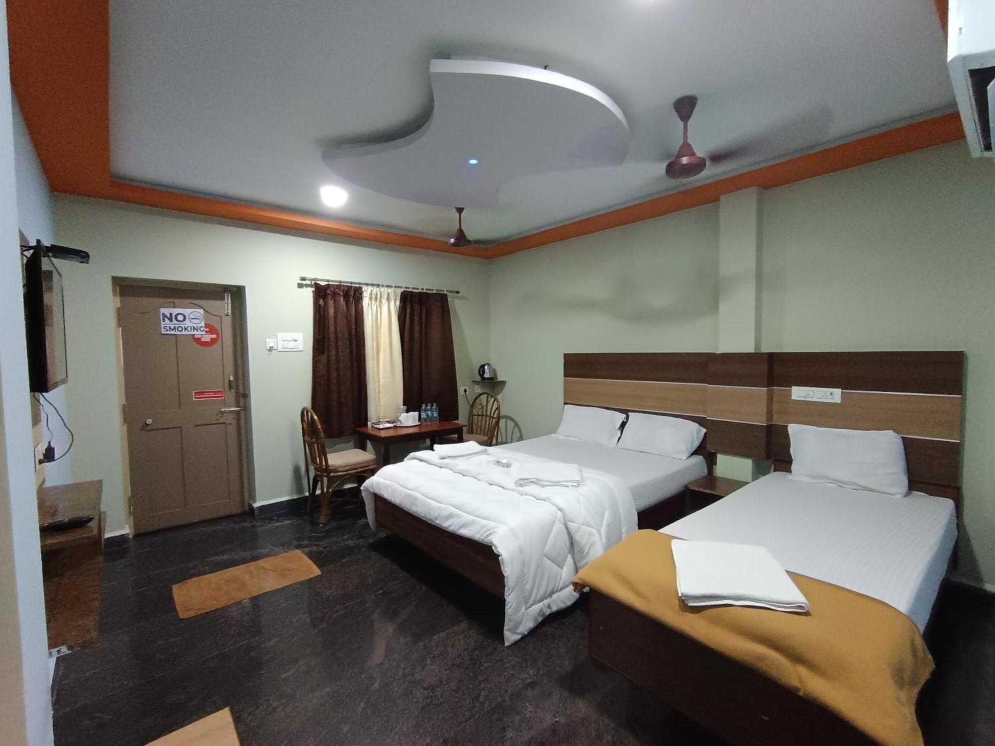 Sri Murugan Beach Paradise Hotel مهاباليبورام المظهر الخارجي الصورة