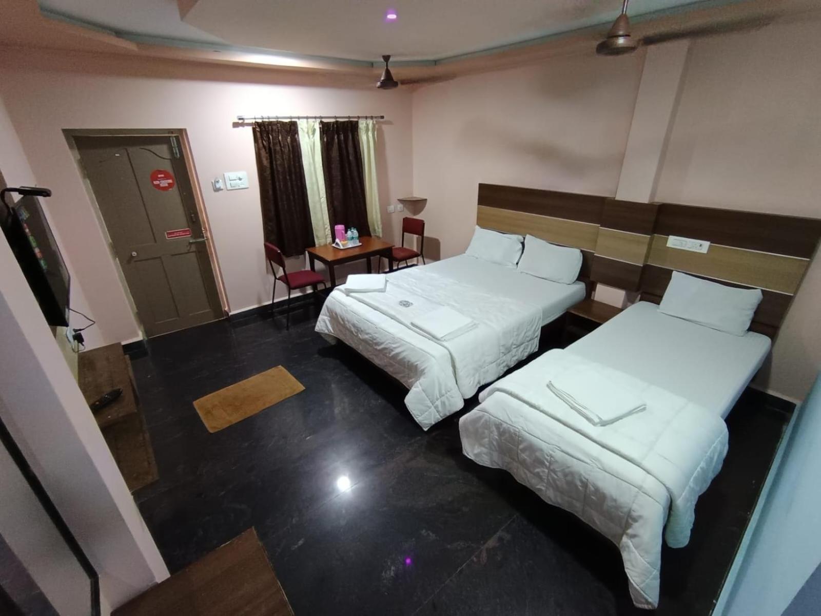 Sri Murugan Beach Paradise Hotel مهاباليبورام المظهر الخارجي الصورة