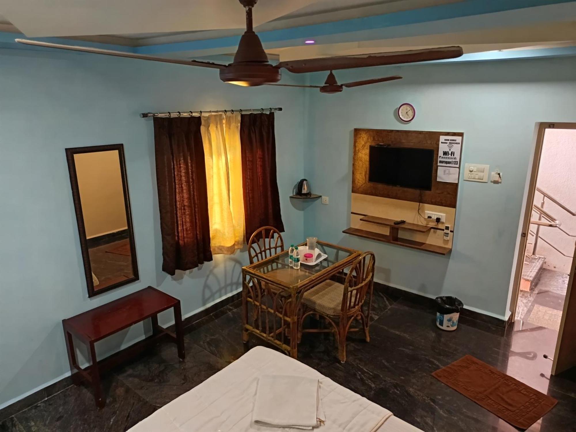 Sri Murugan Beach Paradise Hotel مهاباليبورام المظهر الخارجي الصورة