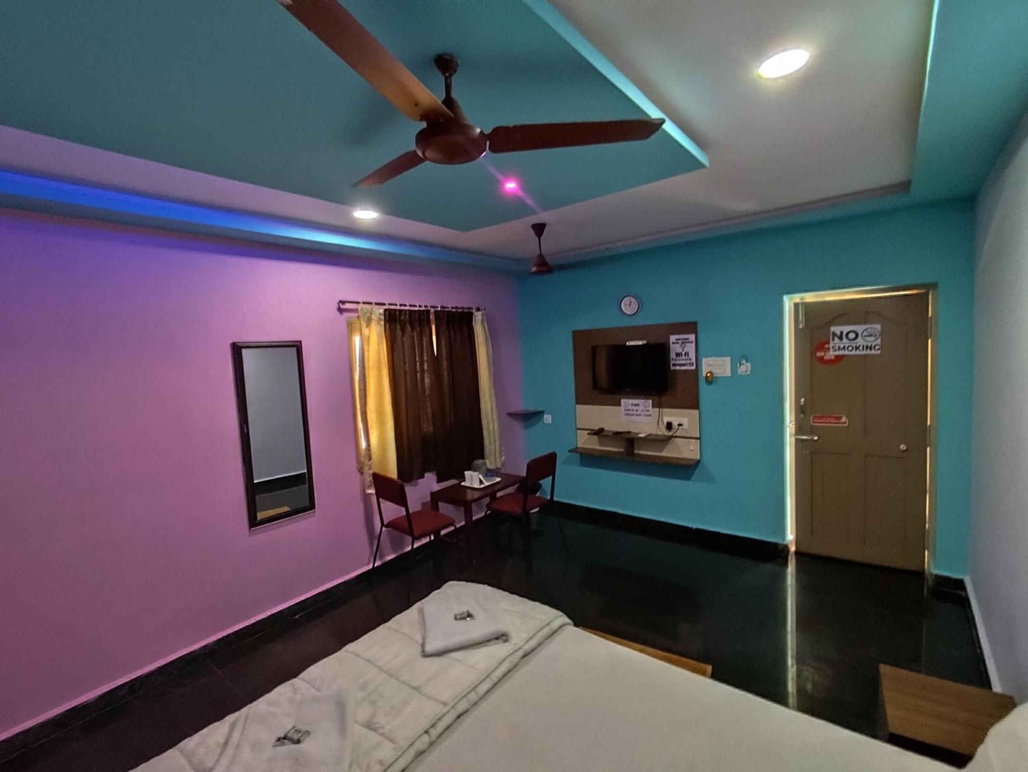Sri Murugan Beach Paradise Hotel مهاباليبورام المظهر الخارجي الصورة