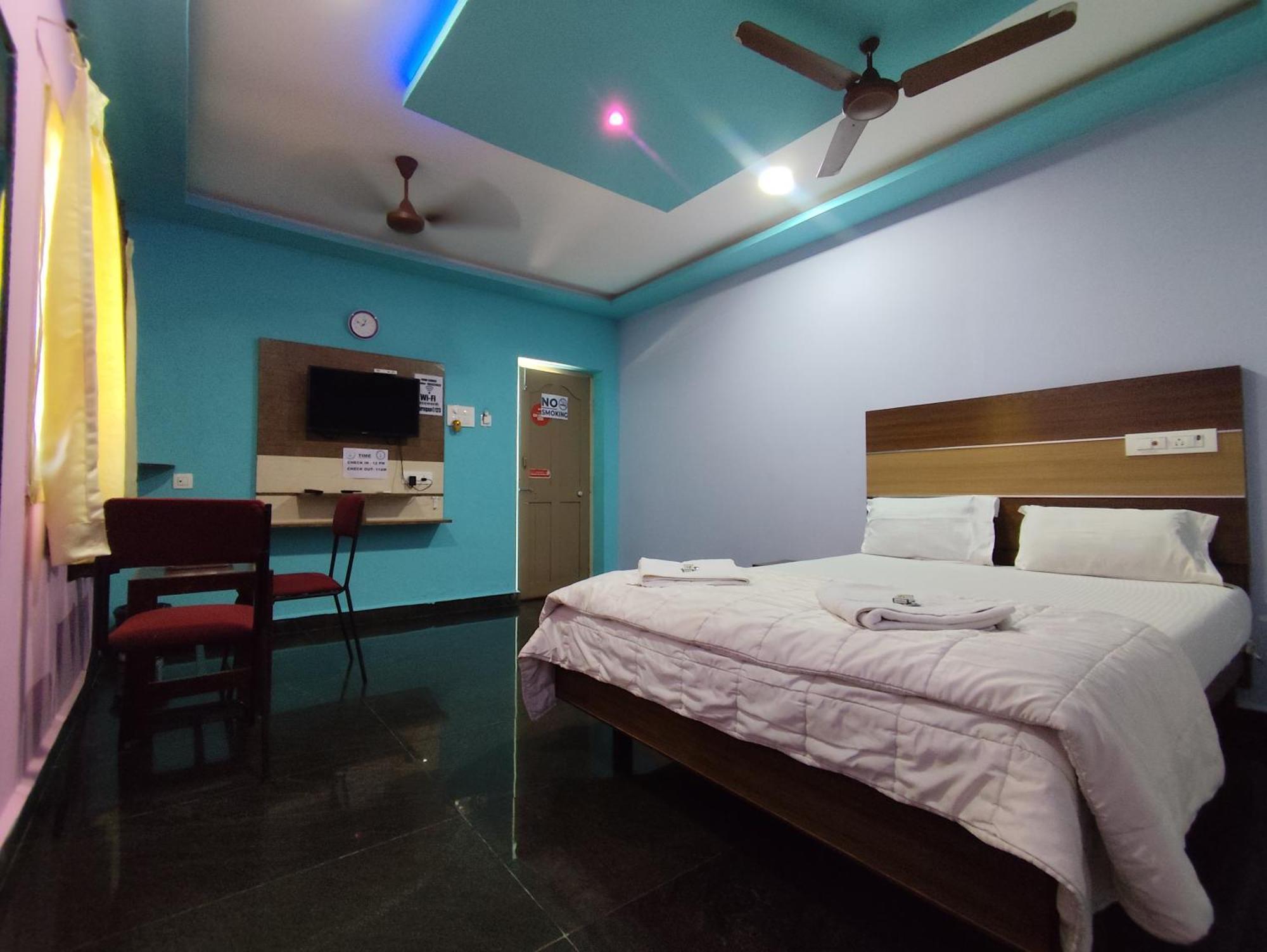 Sri Murugan Beach Paradise Hotel مهاباليبورام المظهر الخارجي الصورة