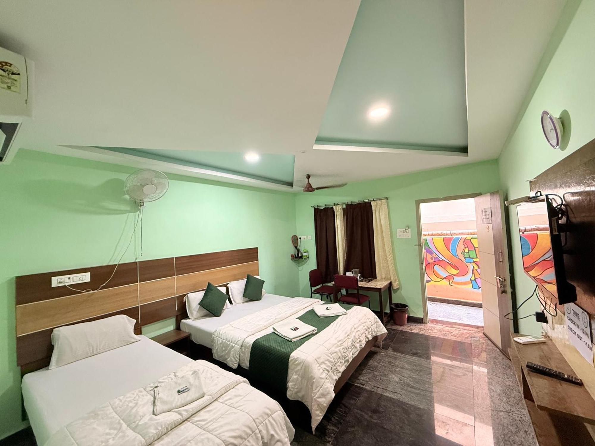 Sri Murugan Beach Paradise Hotel مهاباليبورام المظهر الخارجي الصورة